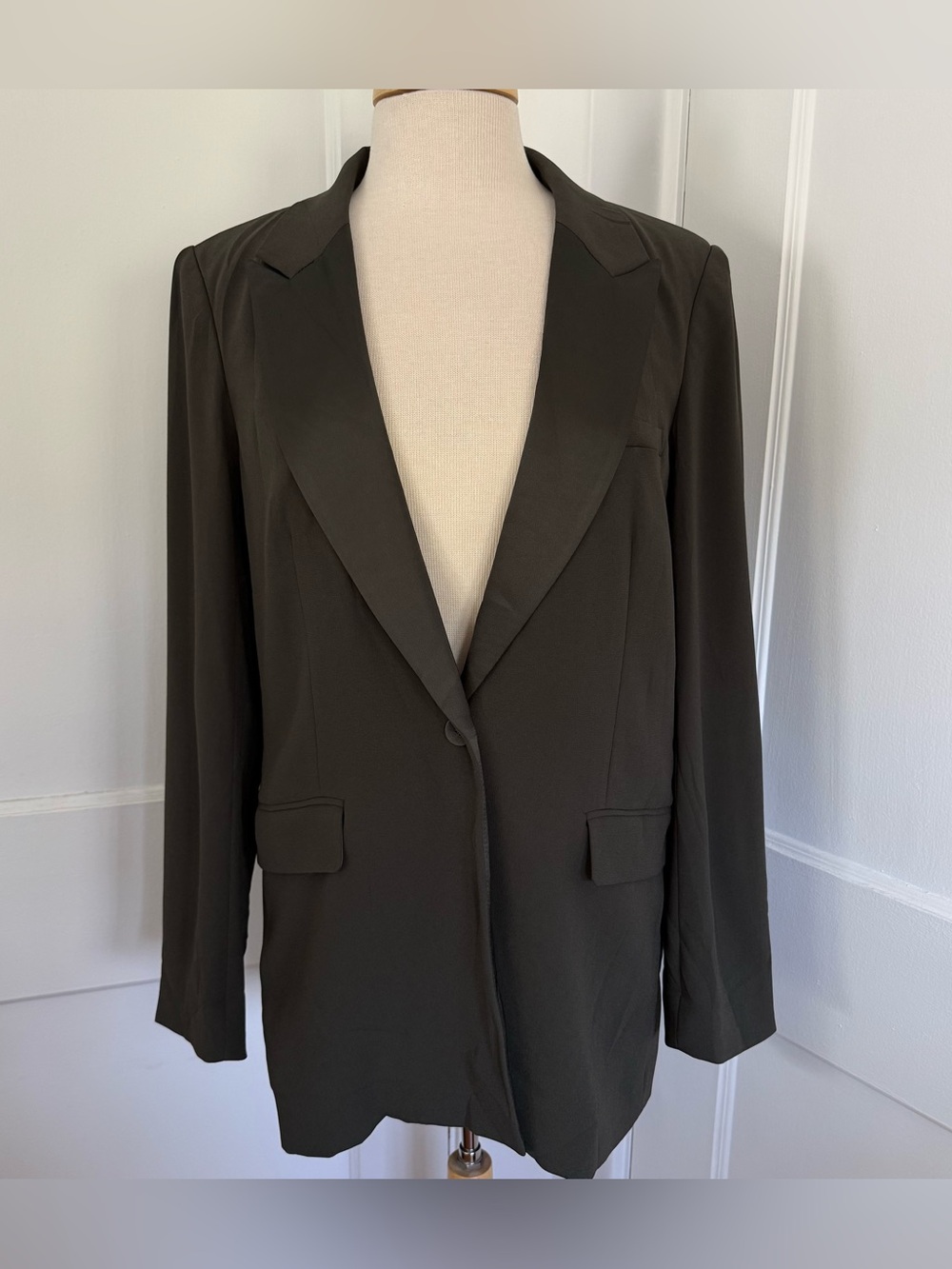 Babaton Aritzia Olive Green Blazer Women’s Size 10 Single Button Relaxed Fit